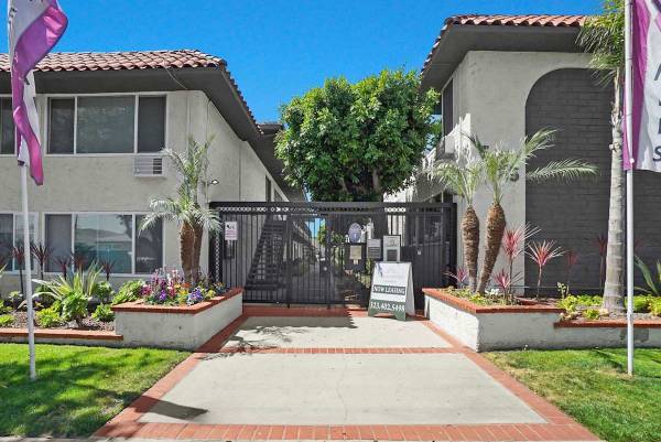 $2,800 / 2br - 940ft2 - On-Site Management, A/C & Heat, Included Appliances: Stove (501-525 N 4th St, Montebello, CA)63857624235907121