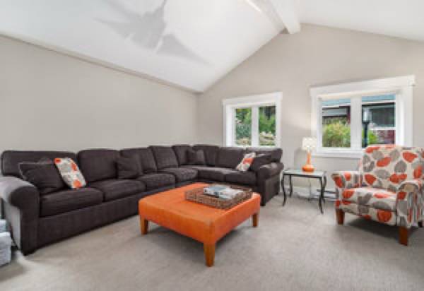 $1,900 / 2br - 1350ft2 - Lk Charlevoix 2 BR 2 1/2 Bath (Boyne City)64037723556995122
