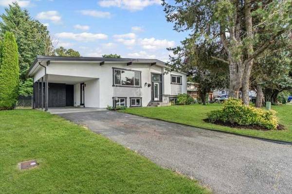 Move-in-ready family home or a solid investment property with income 1