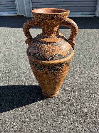 Pier 1 Handcrafted Indonesian Giraffe Print Vase / Terracotta Table Decor 1