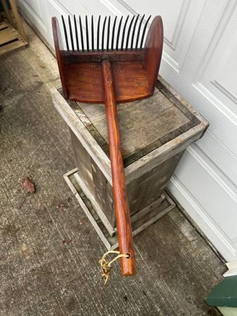 Antique cranberry rake in good condition 1