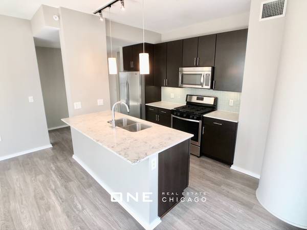 $5,800 / 3br - > ELEGANT 3 BEDROOM 3 BATHROOM - WEST LOOP - FULL GYM/POOL (West Loop)64041643694465124