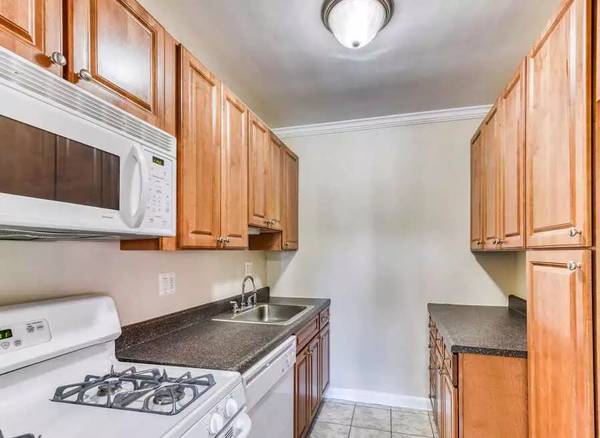 $1,499 / 2br - 1034ft2 - Embrace the vibe. Experience our unique living spaces. (Bethesda)63896276385282120