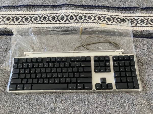 Apple Pro Keyboard Macintosh M7803 w/USB Connection Like new for Mac 1