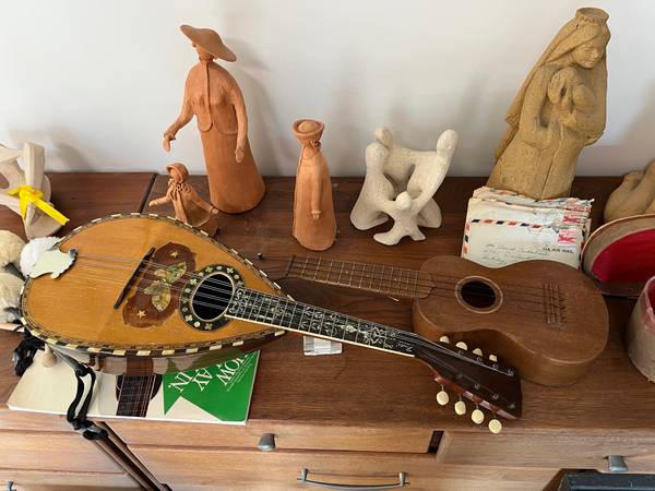 100 year old mandolin with decorative inlay 1