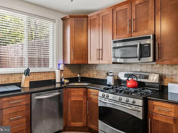 $875 / 2br - 1000ft2 - Charming _🥀2Bed-1Bath Townhouse For RENT~!! (Philadelphia)64024499173251122