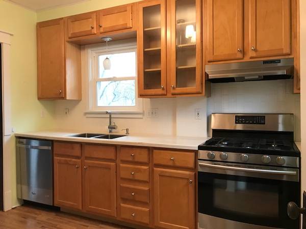 $2,100 / 2br - OTOÑO 2026-2027! Casa de 2 dormitorios en el centro de Iowa City! ¡Camina a clase! (423 Melrose Court Iowa City IA)63976401612546121