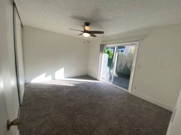 $1,325 / 1br - 680ft2 - Get $100 Off Rare 1 Bed w/ In-Unit Washer/Dryer Combo! Don't Miss Out! (Gladstone)63842023134977124