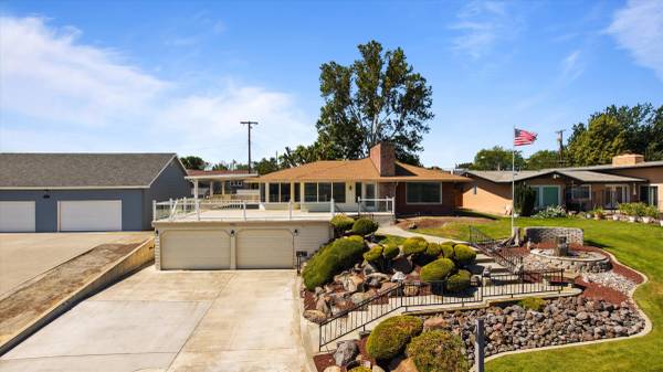 $699,900 / 4br - 3076ft2 - Price Reduction! Stunning River Views & Mid-Century Charm (Kennewick)63862922657281121
