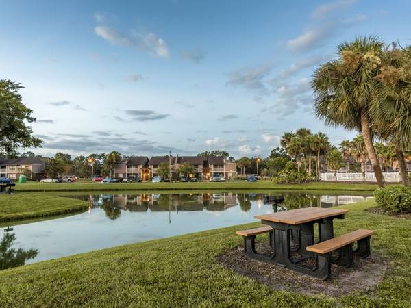 $1,760 / 2br - 950ft2 - 2B/2B, On-site Maintenance, Ceiling Fan (26675 Players Cir, Lutz, FL)63976137127682122