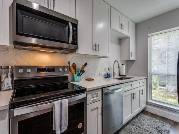 1.599.000 $ / 2 hab - 992 pies² - Piso en venta en el corazón del animado barrio 78704 de la ciudad. (Austin)63310800100995123