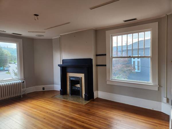 $1,295 Just Starting Out or Starting Over? Office Space for Rent (Near Downtown Asheville)64029205128065120