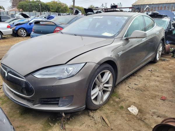 2015 TESLA MODEL S (PARTING OUT) 1