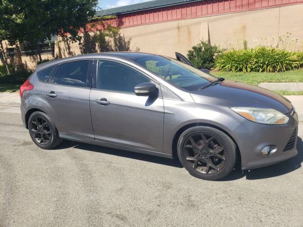 2013 Ford Focus  SE Hatchback 4D Hatchback 1