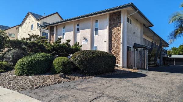 $1,825 / 1br - 575ft2 - Hermoso apartamento actualizado de 1 habitación/1 baño, balcón, lavaplatos, estacionamiento (445 E St #6) (Chula Vista)63663802747523120
