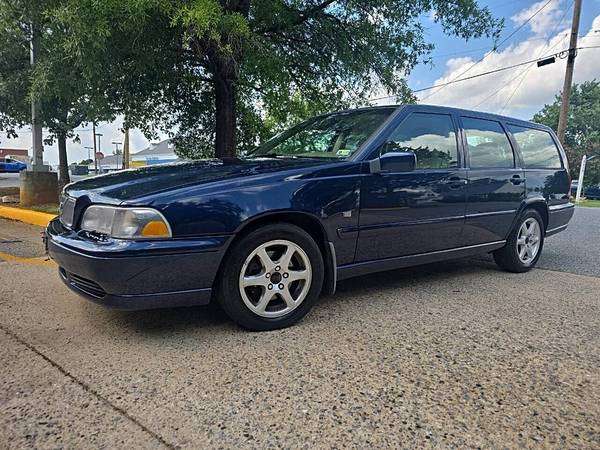 ~99K MILLAS~1999 VOLVO V70 WAGON~POCAS MILLAS~CUERO~TECHO SOLAR~AIRE ACONDICIONADO GÉLIDO~ - $3.99563470076982017124