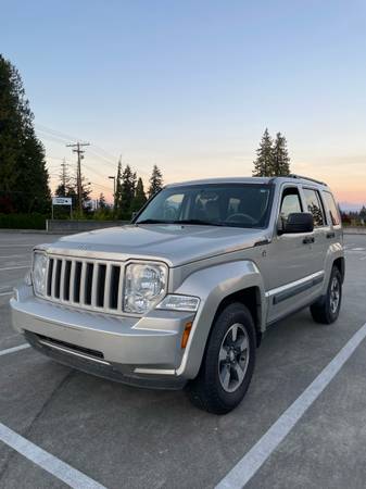 2008 jeep liberty - $3,700 (Everett)63473473340673121