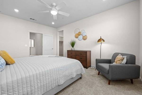 $2,349 / 1br - 1027ft2 - Encimeras de cuarzo, patio privado, electrodomésticos de acero inoxidable (6122 Plaza Loop, Rocklin, CA)63844737484929124