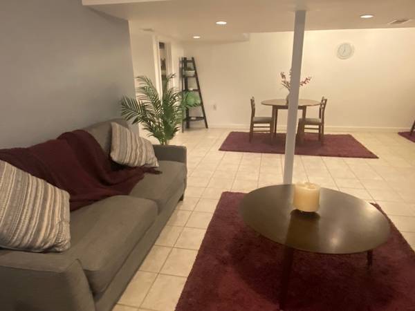 $1700.00 / 1br - 640ft2 - Charming Furnished One Bedroom Basement Apartment63843415275649120