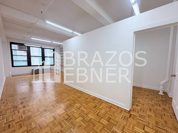 $2,900 / 863ft2 - 2nd Floor Office Loft, White Box + Small Built Room (Midtown West)63661187604739120