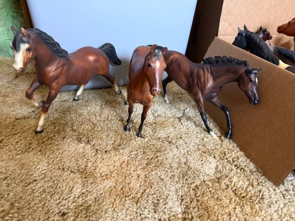 Big Lot Of 13 Traditional Breyer Horses - $175 (Oakdale)63471299118723124