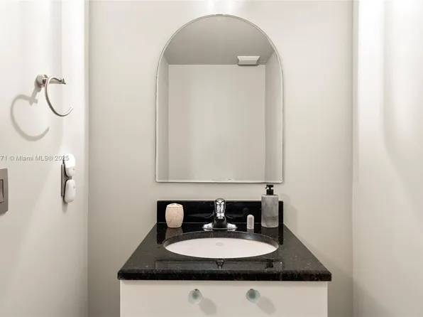 $1,030 / 2br - Gran Oferta Casa de 2 Dormitorios (North Miami)64051006645123122