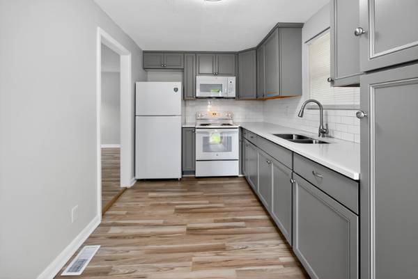 $1740.00 / 3br - 885ft2 - 7211 Hambright Road – Huntersville, NC63925205557506121