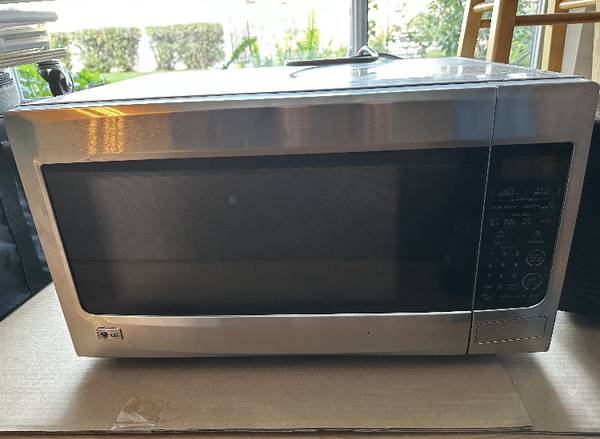Microwave model LG LRM2060ST 1