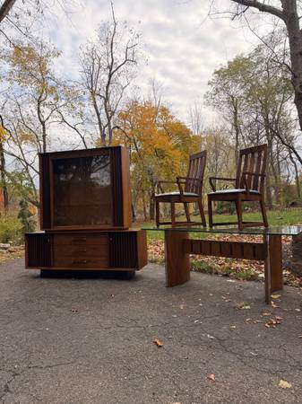 MCM Lane Tower Suite Dining Set 1