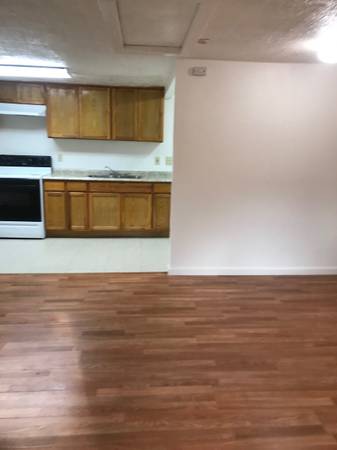 $1,050 / 1br - 800ft2 - 1bedroom small complex (Off 273 / Veda)63972528366082123