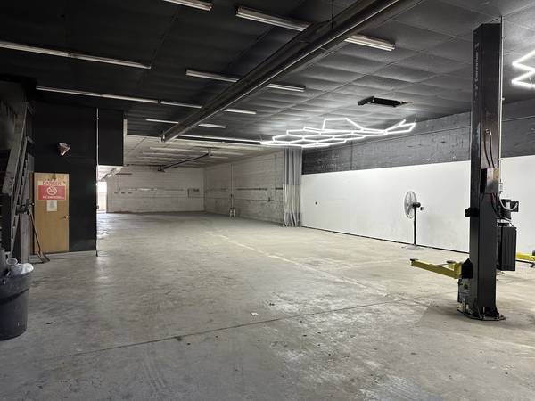 $16,000 / 9755ft2 - AutoBody Center (Burien)63929302387970123