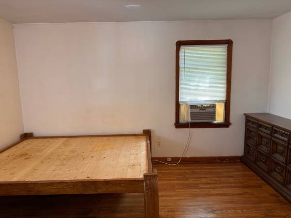 $500 / 240ft2 - $500.00/bedroom Looking for Roommate@Shaker Square (cleveland)63939132330626124