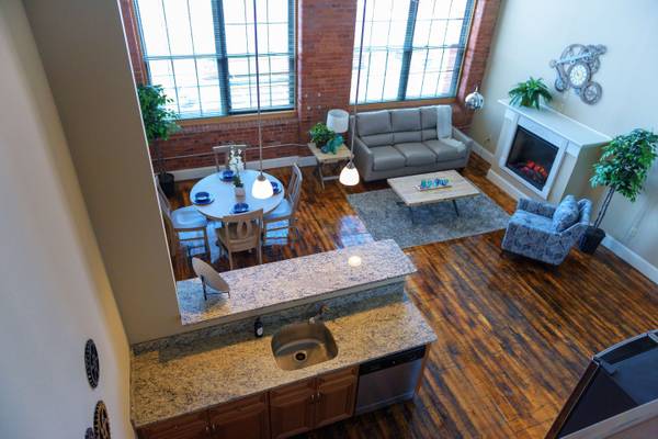 $2,790 / 2br - 2 Bed 2 Bath Available Now!64002993561859121