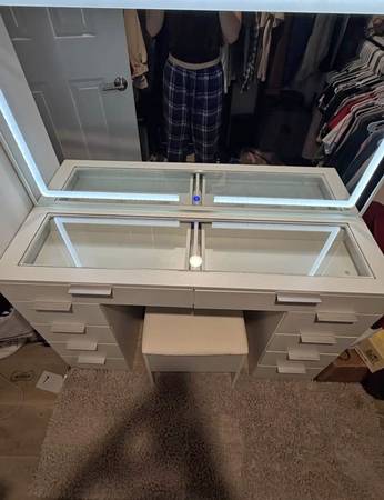 VANITY DESK 1