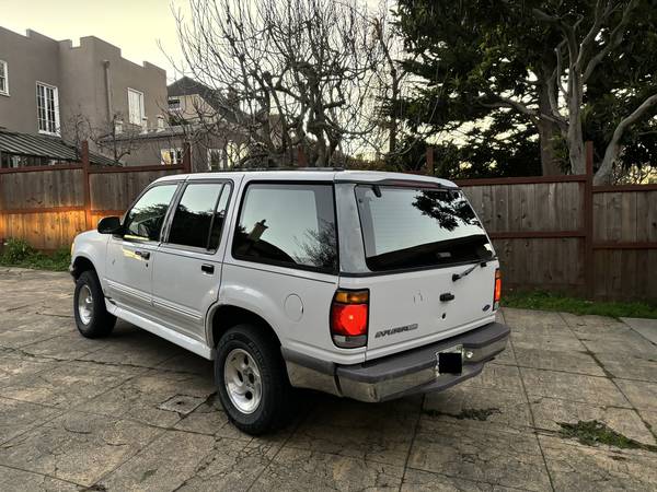 Ford Explorer 1