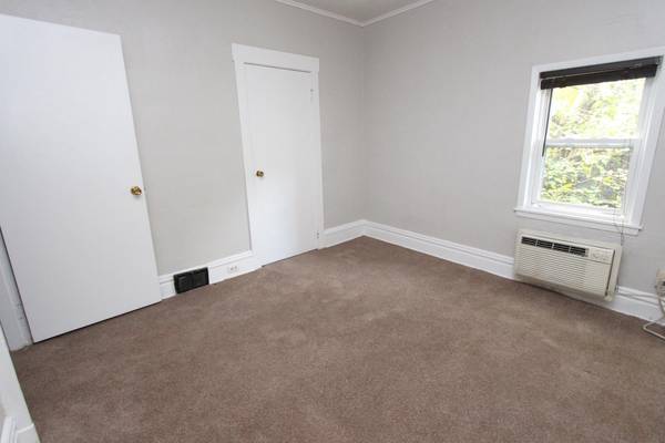 $1,249 / 1br - Charming 1BR w/ Character & Spacious Kitchen 🍳✨ on SHADY AVE! (Squirrel Hill, Pittsburgh)64013533080835124