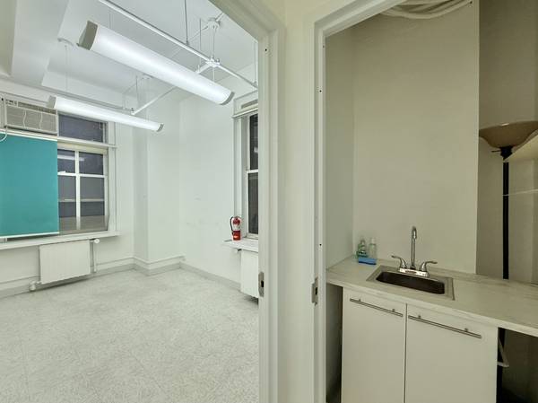 $3,900 / 1000ft2 - Beautiful Move-In Ready Spa/Salon Studio – Prime Madison Avenue! (Midtown East)64033633594627123