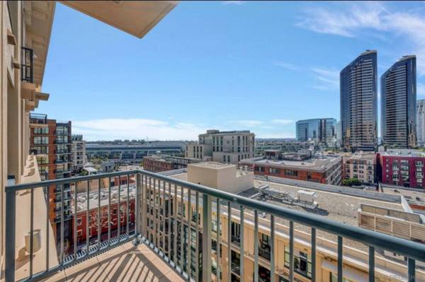 $2,500 / 1br - 468ft2 - Gaslamp studio, ocean & city view, 10th floor, free parking, safe (Downtown San Diego, gaslamp quarter)64037388623233120