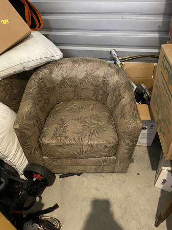 Two nice chaire 1