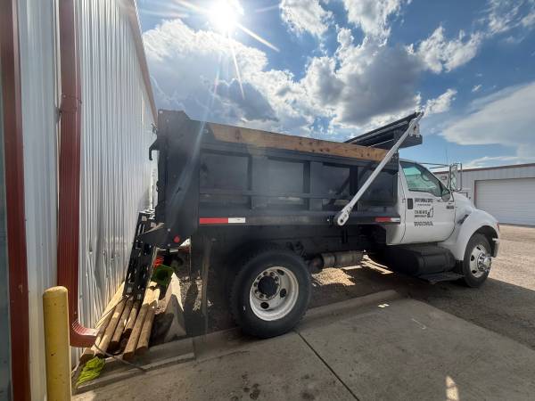 2007 Ford F650 - Photo 12