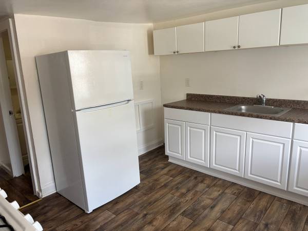 $1,650 / 3br - 3 Bedroom Apartment for Rent Bridgeport (Columbia St) (Bridgeport)63854479981953122