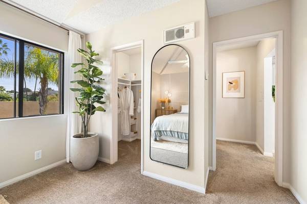 $3,290 / 2br - 1004ft2 - BBQ Grills, High-Tech Fireplace, 2 BD (3417 Lebon Dr, San Diego, CA)63819410870019121