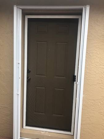 $1,350 / 540ft2 - Cozy in-law suite with private entrance centrally located between I-9563799881773443122