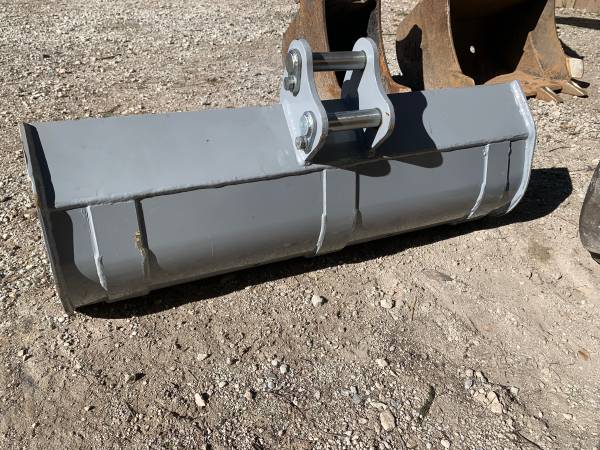 Mini excavator grading smooth bucket 1