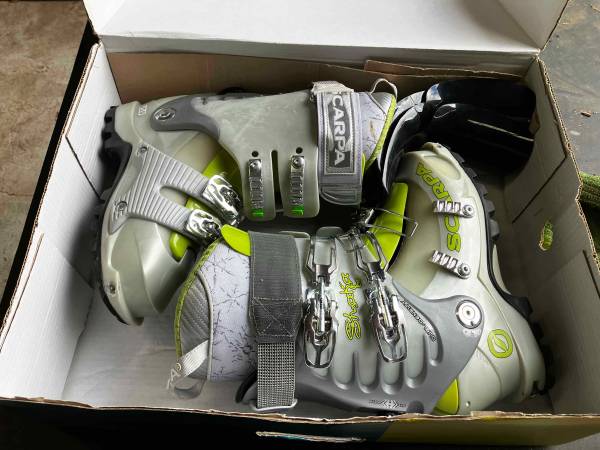 SCARPA Ski Boots - size 40 1