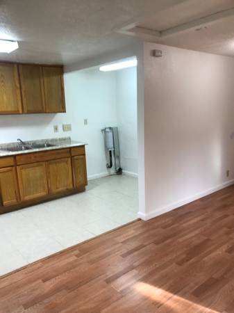 $1,050 / 1br - 800ft2 - 1bedroom small complex (Off 273 / Veda)63972528366082124