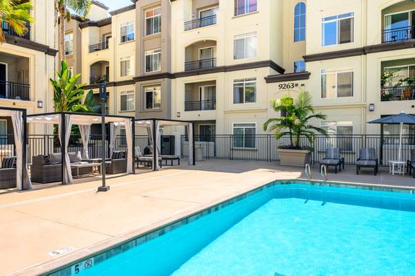 $3,965 / 2br - 1210ft2 - Modern 2BR 2BA - Next to Retail Therapy & Gourmet Bites Await!🐾🛒🍷🌴 (La Jolla)63865483793537121