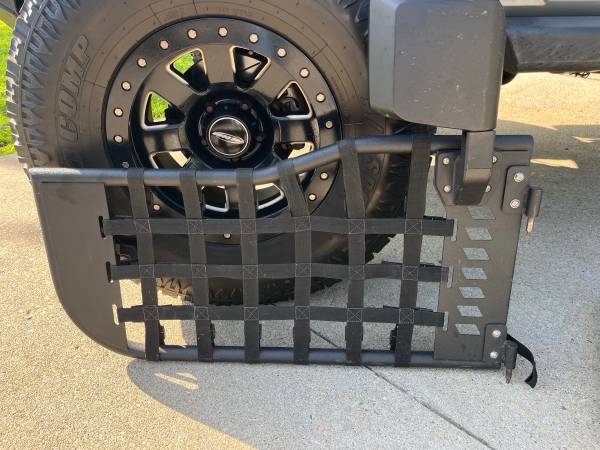JEEP WRANGLER SAHARA  4x4 - $13,950 (north I 71--)63625001841027123