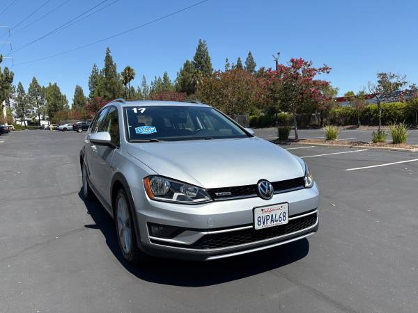 2017 Volkswagen Golf Alltrack AWD – Cuero – Techo solar – Cámara de reversa - $11,875 (Sacramento)63470759606401120