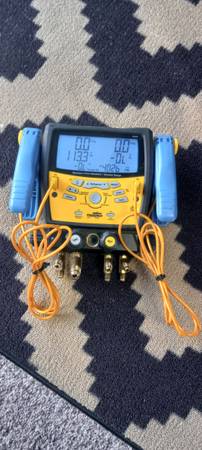 Fieldpiece digital charging gauges 1